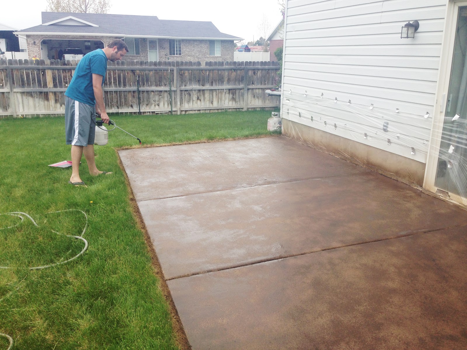 How To Stain A Concrete Patio Chris Loves Julia - How To Stain My Concrete Patio