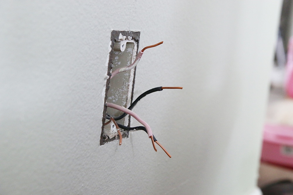 How to Swap Out a Loose (or Broken) Power Outlet