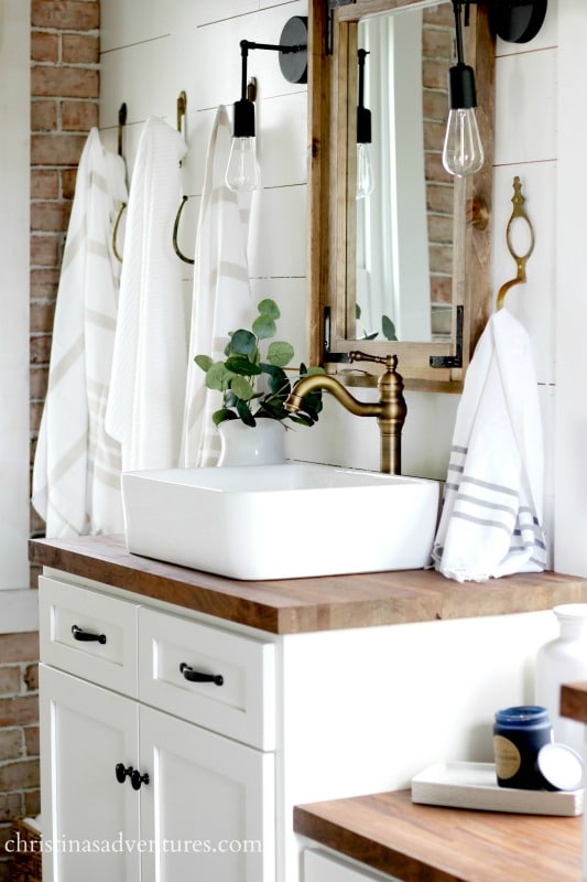 Mixing Metals In The Bathroom 101, Can You Mix Chrome And Black Fixtures In A Bathroom