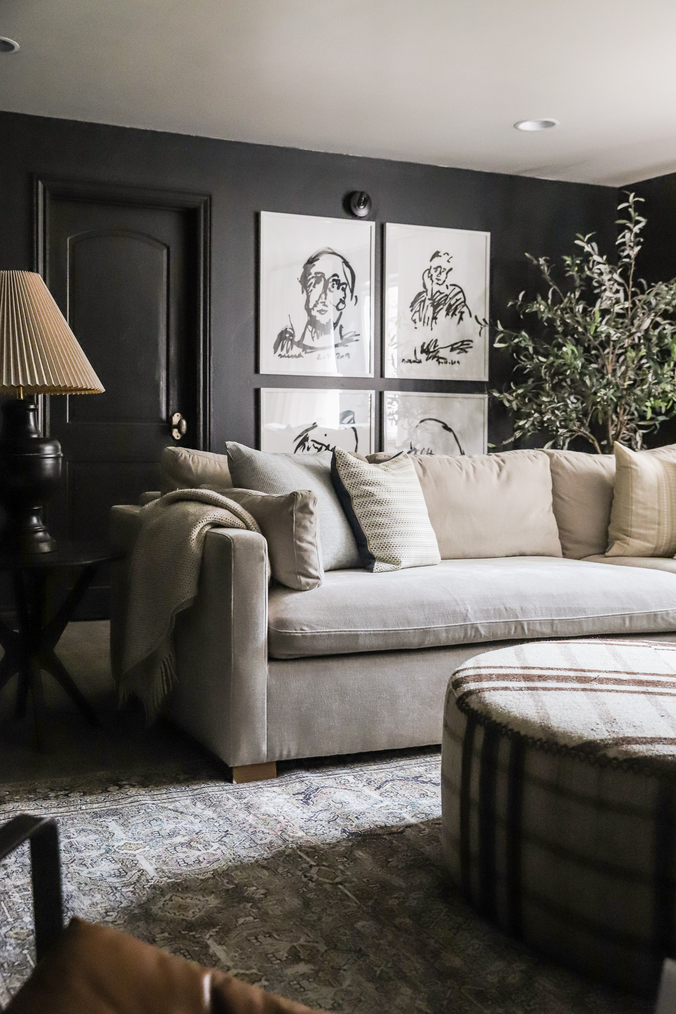 From Blah to Fantastic: 7 Ways to Style the Wall Behind the Sofa