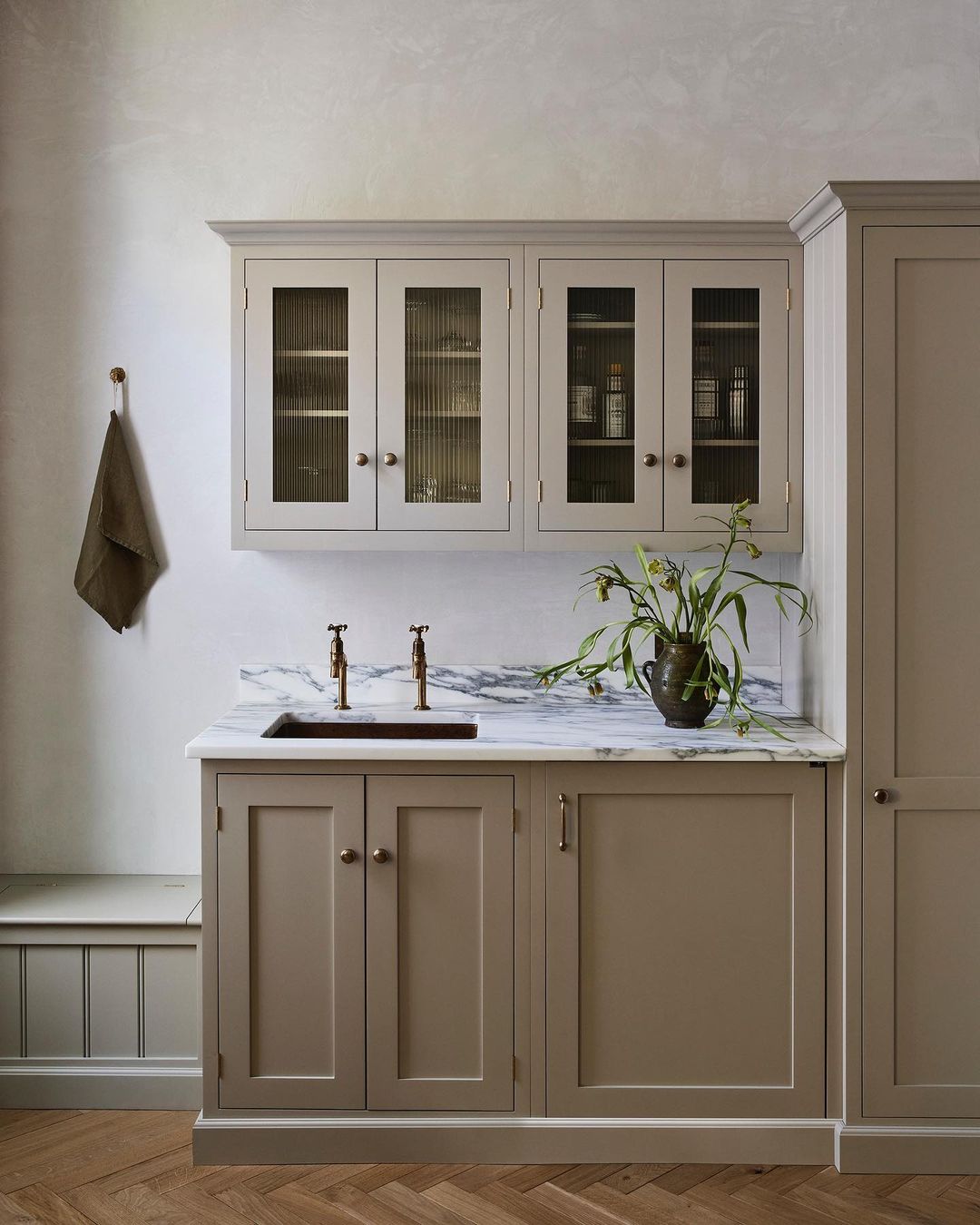 Revamp Your Kitchen with Benjamin Moore Smokey Taupe Cabinets - See the ...