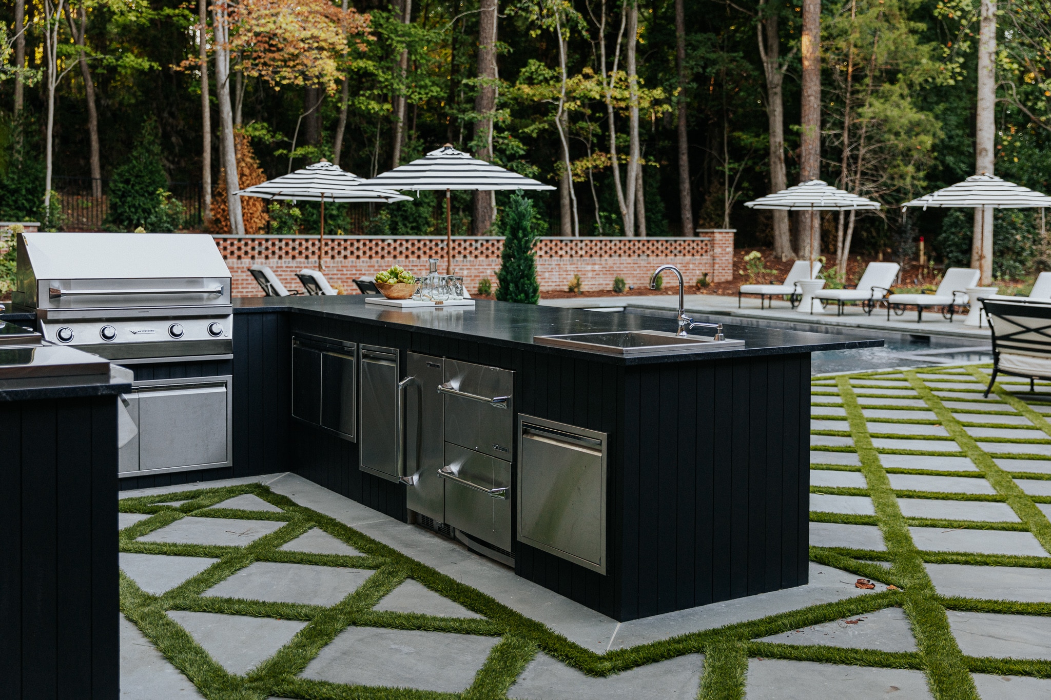 10 Incredible Outdoor Kitchens We Love