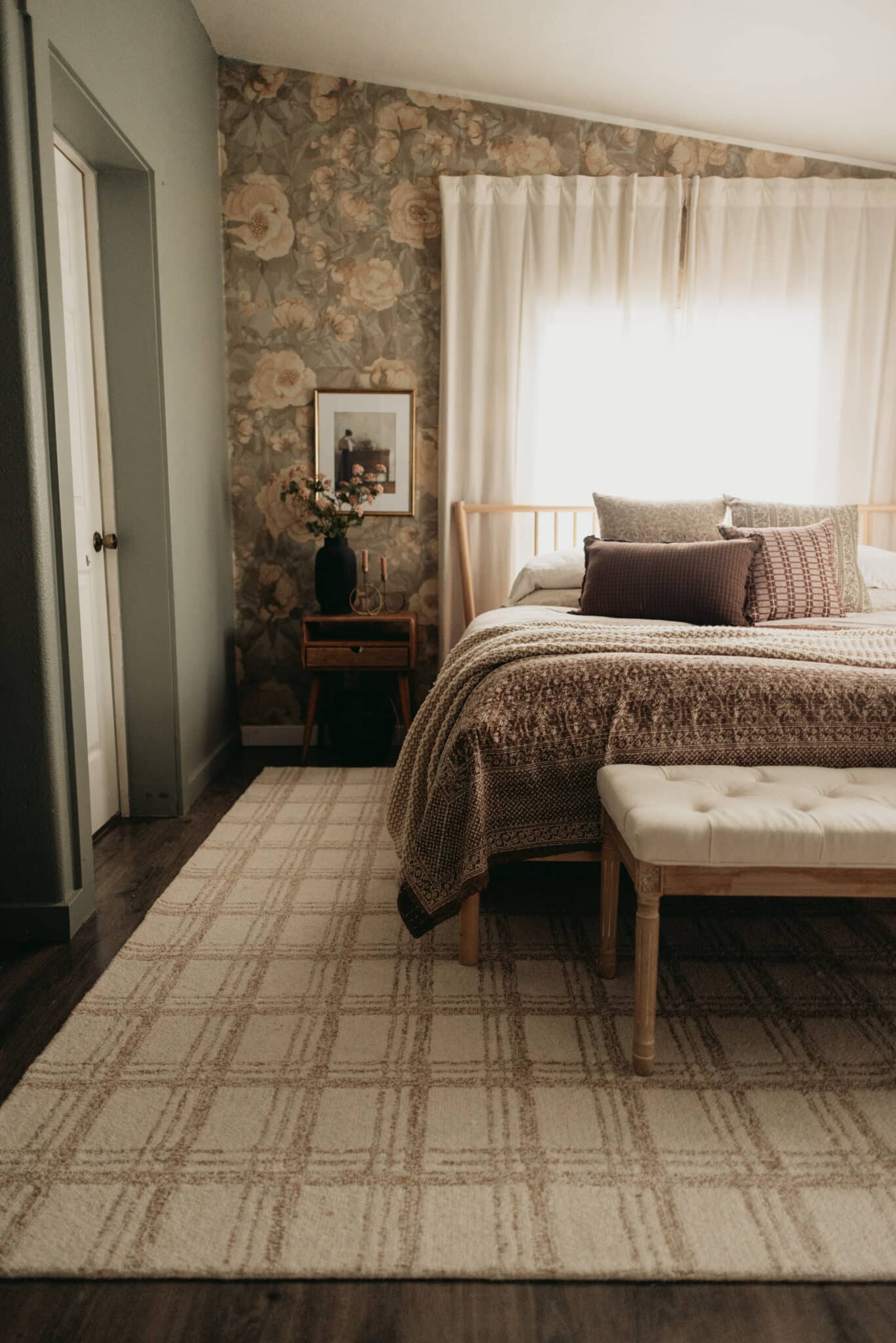 Chris Loves Julia x Loloi rug Polly Cream/Sand styled by @fourpoundsliving
